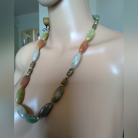 VINTAGE STONE NECKLACE MULTI FAUX STONES & COLORS W/ DIFF. GOLD BEADS - Picture 2 of 4